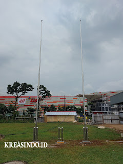 Tiang Bendera Stainless Berjejer 3 terpasang di GBM Logistics Sebrang Vivo Mall Sentul Bogor