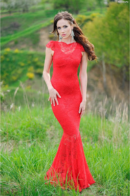 Vestidos de encaje rojos