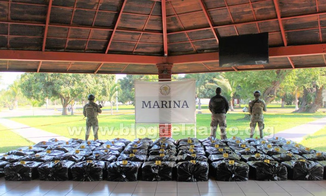 SEMAR aseguro en Lázaro Cárdenas, Michoacán, 66 bultos negros con tres toneladas de Cocaína en total