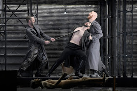 Meyerbeer: Le prophète - Andrew Dickinson as Jonas, Seth Carico as Count Oberthal, Derek Welton as Zacharias  - Deutsche Oper Berlin (Photo Bettina Stöß)