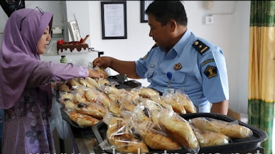 Mang Enak, Nanas Donut’s Pinrang Makin Hits Dimata Masyarakat
