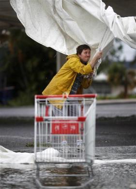  Cyclone Yasi hits Australia 9