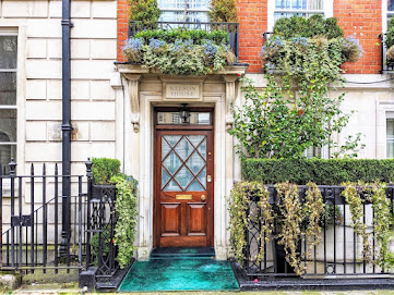 Things to do near Covent Garden: Go Door Hunting in Marylebone
