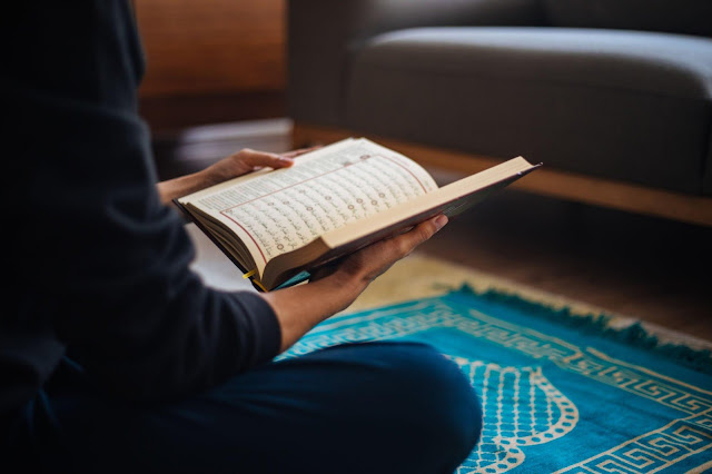 Keutamaan Membaca Al-Qur'an: Mendapatkan Pahala yang Besar