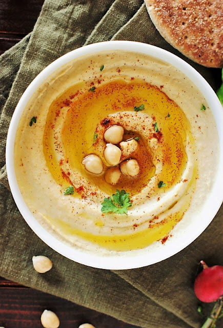 The secrets to making creamy hummus at habitation are really pretty elementary How to Make the Best Smooth & Creamy Hummus