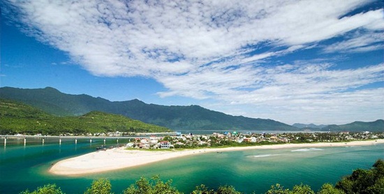 Bãi biển Lăng Cô - Các bãi biển đẹp tại Việt Nam
