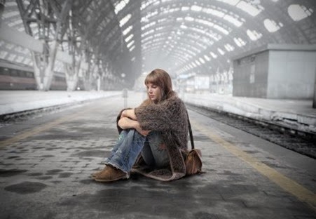 8656322-young-woman-sitting-on-the-platform-of-a-train-station (1)