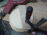 Preparando las maderas para hacer los agujeros