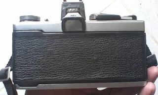 Olympus om-1 tampak belakang