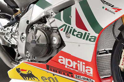 Automotif Motor Aprilia RSV4 Max Biaggi Replica Superbike 