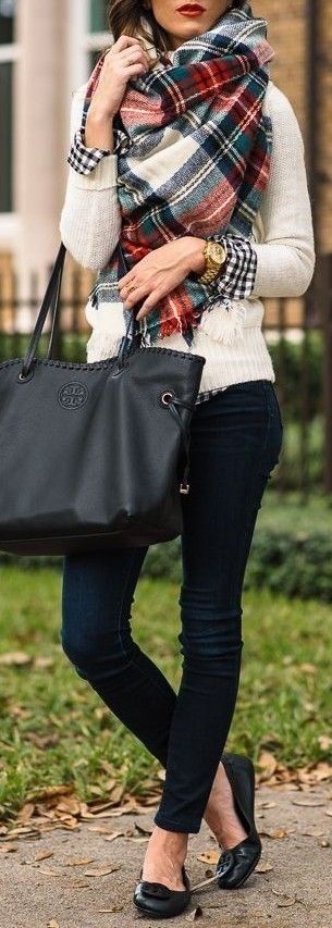 casual outfit inspiration : plaid scarf + bag + black skinnies + sweater