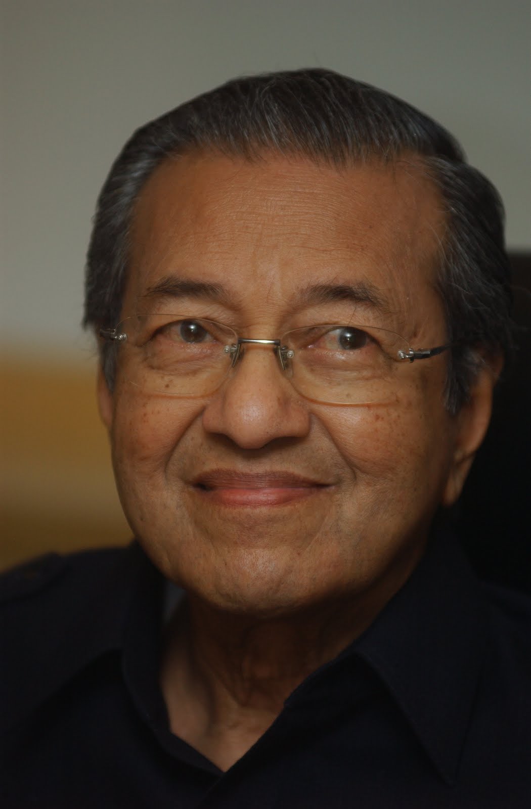 Srikandi 7: TUN M: KETUK KEPALA NIK AJIS DAN ANWAR, BARU 