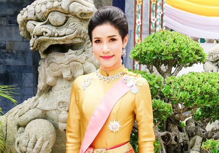 Biografi Profil Biodata Sineenat Koi Wongvajirapakdi Selir Raja Thailand Maha Vajiralongkorn
