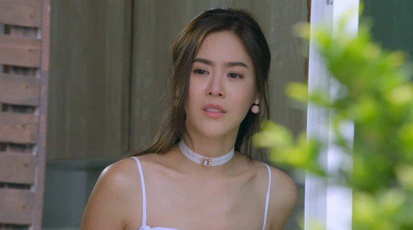Lấy chồng già trả nợ cho bố, tân hôn tôi vỡ òa bật khóc khi cửa nhà tắm vừa mở