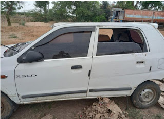 58 beers and 794 bottles of illegal Indian and foreign liquor were confiscated and an Alto car was recovered.