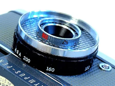 Olympus Pen EE-S, Film ISO Dial and Zone Focus ring