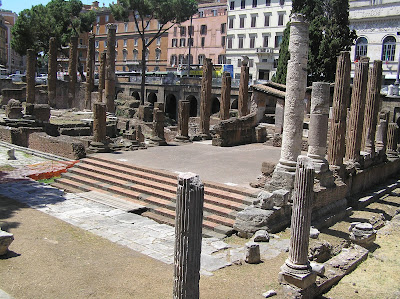 Photo by E.V.Pita 2011 / Rome: Argentina Tower, Iulius Caesar was killed here