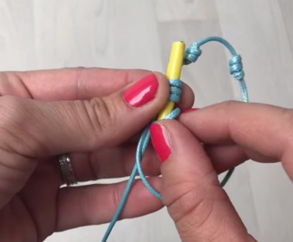 Use a Straw to Make Knots for Easy Adjustable Cord Bracelets / The