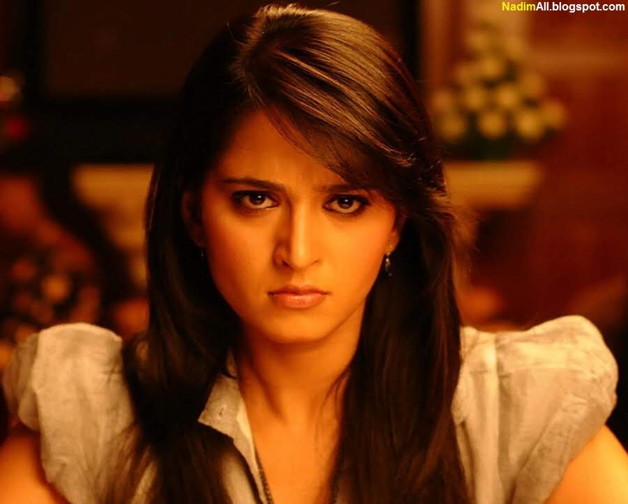 anushka-shetty-hot-2010