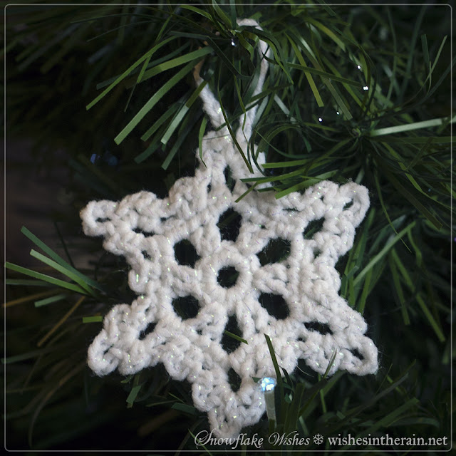 crochet snowflake with loop in Christmas tree - www.wishesintherain.net