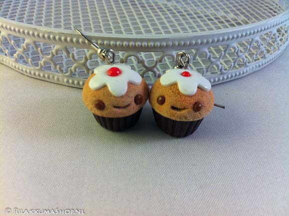 Kawaii so adorable Cupcake earrings 