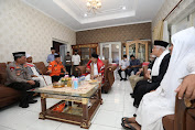 Habib Luthfi Silaturahmi ke Rumah Dinas Kapolda Sumut Irjen Pol Panca Putra