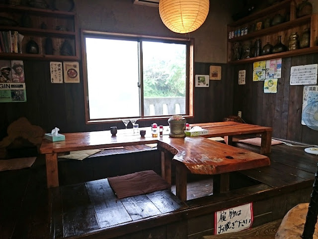 沖縄伝統木灰そばの店 むかしむかしの店内の写真
