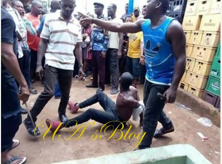 Kidnapper Caught With 2 Children In Imo, Beaten Mercilessly By Vigilante (Photos)