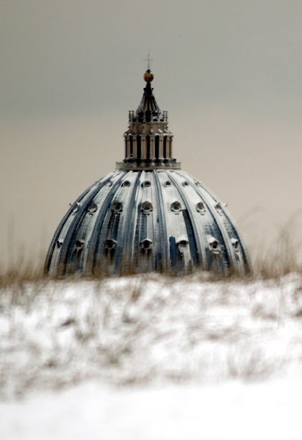 Vaticano sob a neve em recente e inusual nevasca