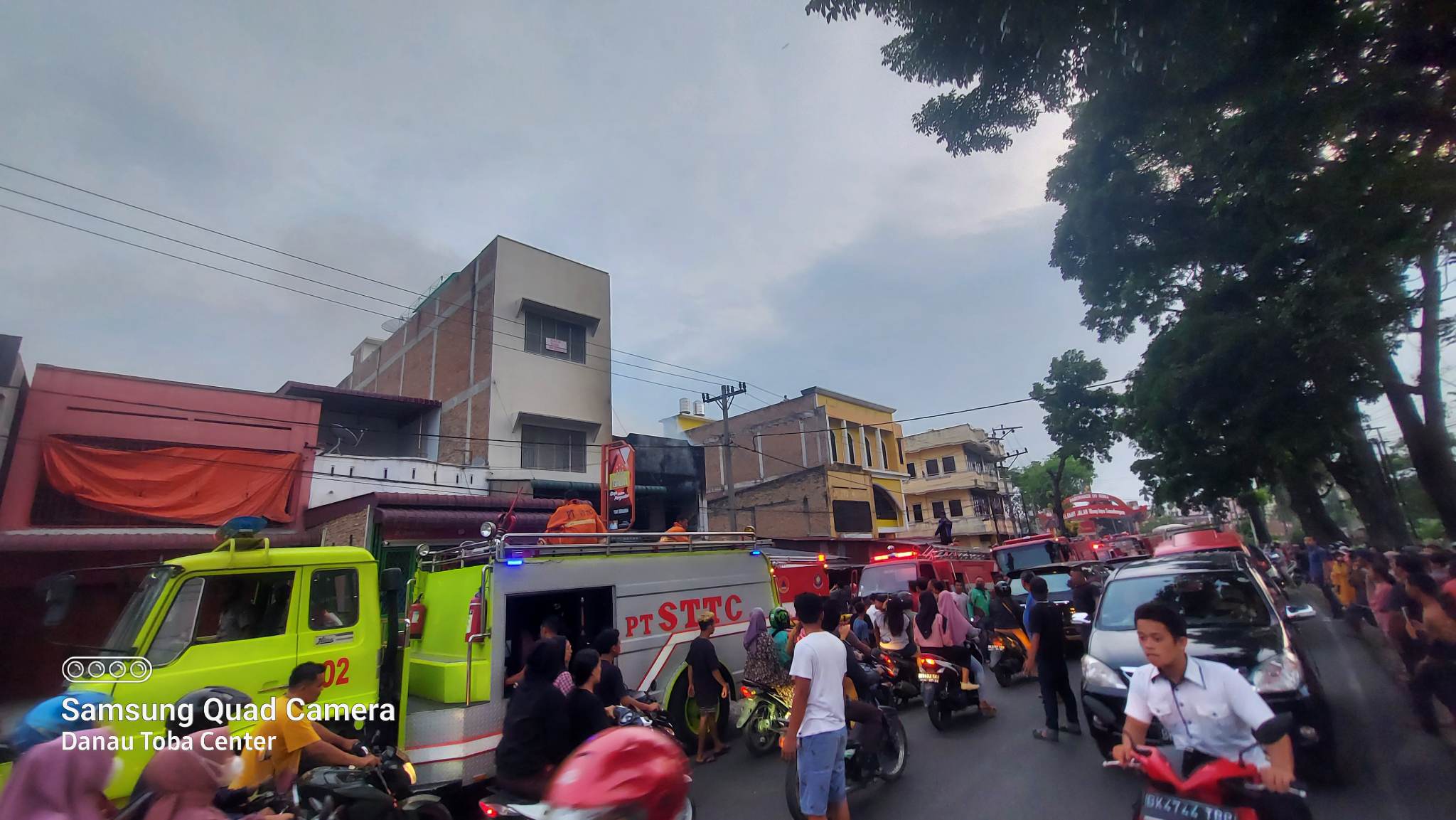 Rumah Makan Triwahyudi Terbakar, Damkar PT.STTC Turunkan Reaksi Cepat, Rumah Tarigan Selamat