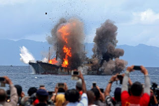 Mantap ! TNI AL Berhasil Tangkap Kapal Pencuri Ikan Buruan Interpol - Commando
