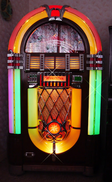 The legendary 'Wurlitzer 1015' 1946 Jukebox