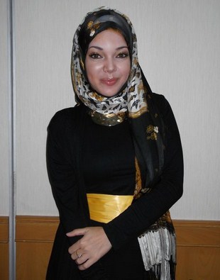 Trend Model Hijab Modern Ala Dewi Sandra
