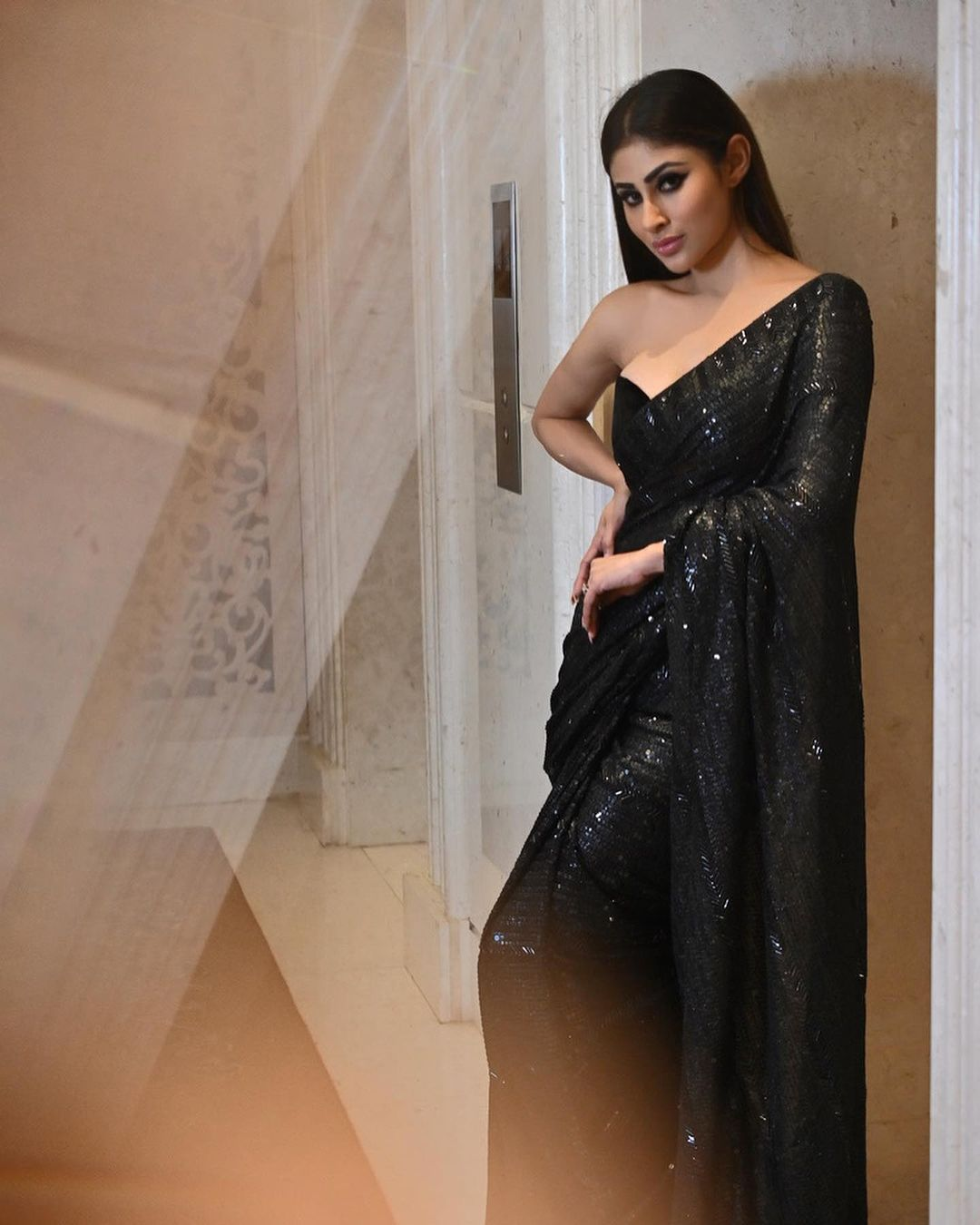 Mouni roy pic