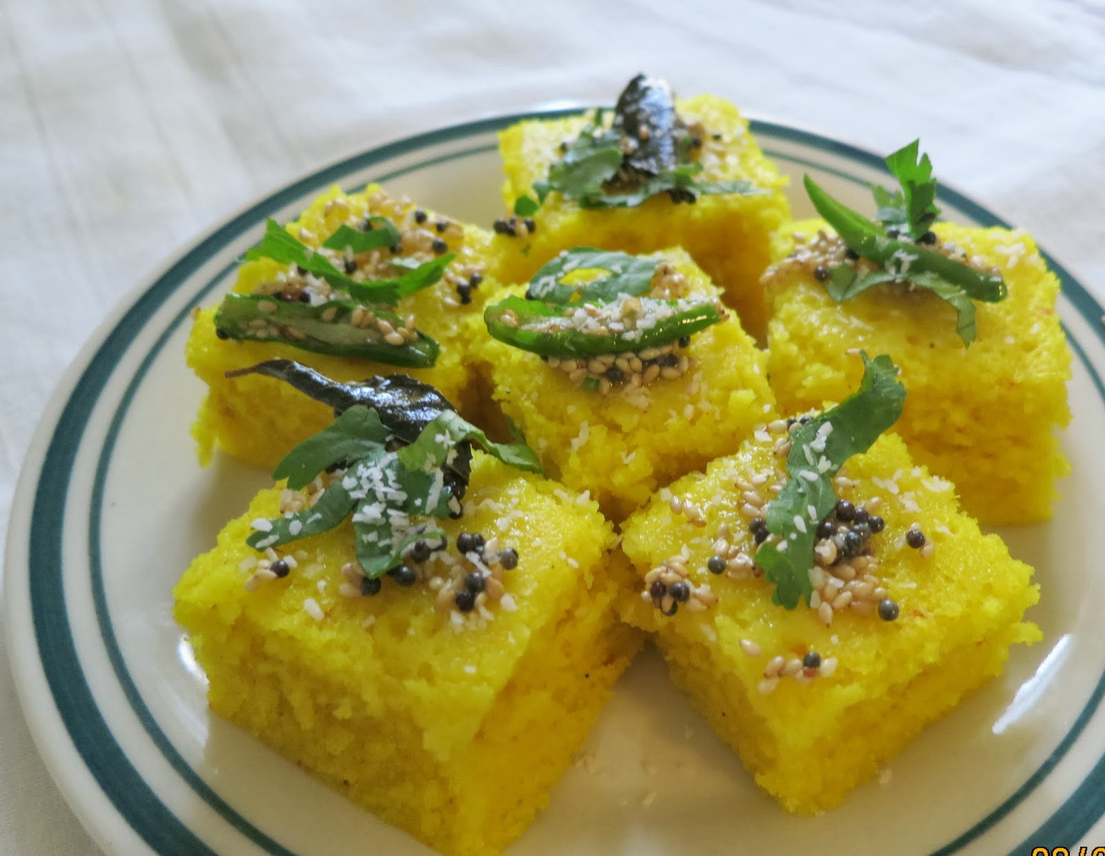 Simply Delicious: Instant Suji (Semolina)Dhokla in Microwave