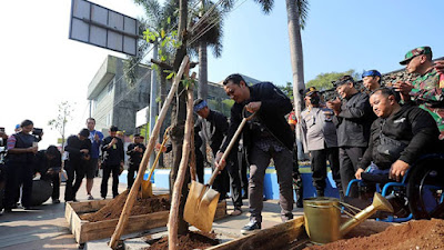 Yudi Cahyadi Awali Penanaman Pohon Pule Penghijau Bandung