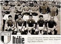 SELECCIÓN DE ITALIA - Temporada 1965-66 - Salvadore, Albertosi, Sandro Mazzola, Rosato, Facchetti, Burgnich; Perani, Bulgarelli, Fogli, Gianni Rivera y Pascutti - ITALIA 6 (Sandro Mazzola, Perani, Rizzo 2, Barison y Meroni) BULGARIA 1 (Asparoukov) - 14/06/1966 - Partido amistoso - Bolonia, Italia, estadio Communale