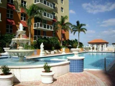 Remate de condo en Miami con linda vista al agua