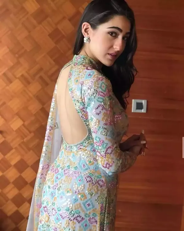 sara ali khan sexy back