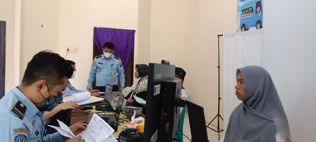 Kantor Imigrasi I TPI Pekanbaru Layani 62 Pemohon Pembuatan Paspor di Pangkalan Kerinci