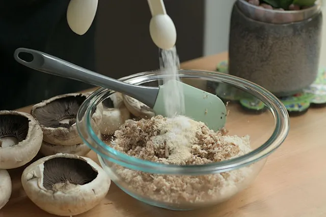 Add garlic powder, salt and black pepper to fine chopped mushrooms stalks into breadcrumbs.