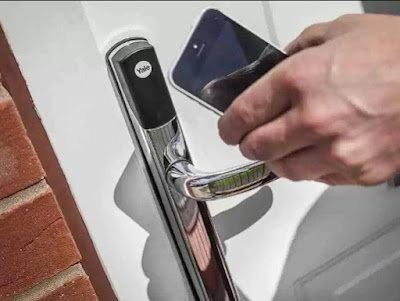 handle pintu canggih membuka dengan smartphone