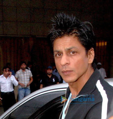 Shahrukh Khan spotted entering D-Decor private party