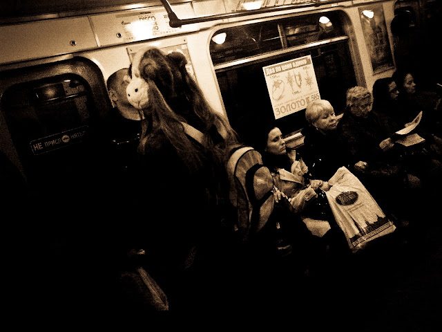 Сейлор Мун в метро , художественная фотография , ломография , мобилография 