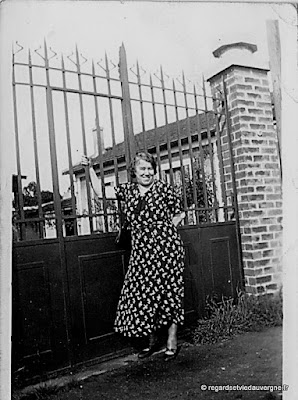 Anciennes photos de famille en noir et blanc.