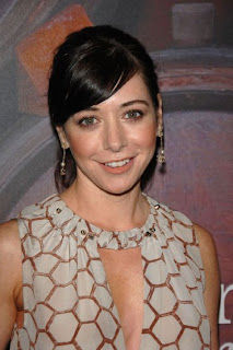 Alyson Hannigan Wonderful Hollywood Actress Wallpaper