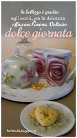 tazza con rosa e buongiorno