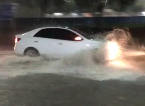 Chove forte em Santa Cruz do Capibaribe na noite desta quarta-feira de Cinzas