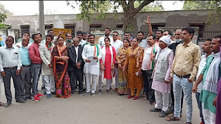 नगर काँग्रेस के कार्यवाहक अध्यक्ष संतोष त्रिपाठी के द्वारा ज्ञापन दिया गया