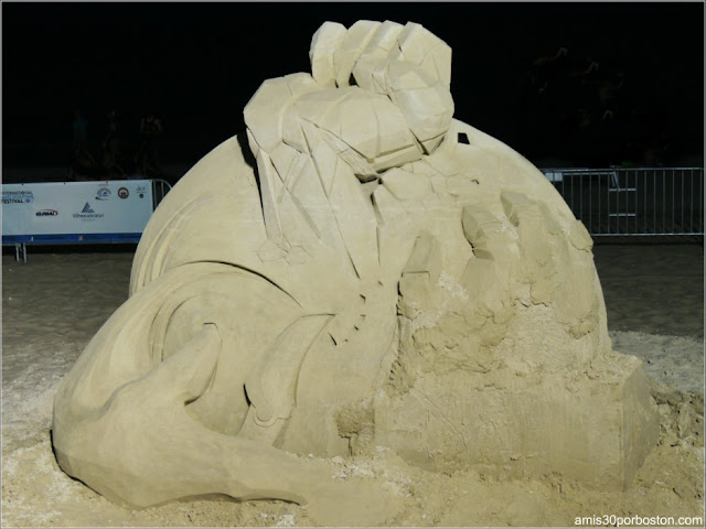 Esculturas de Arena de Revere Beach: Rock. Paper. Scissors de Dan Belcher